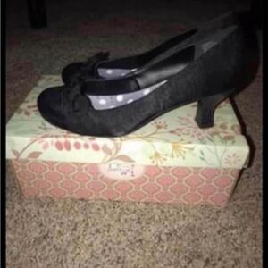 New - Black Dress Shoes 8.5 Wide